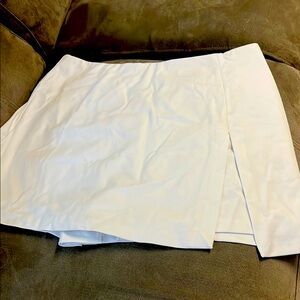 White skort 30 inches waist excellent condition.